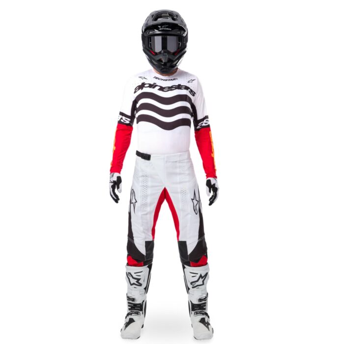 The Techstar line offers the optimal blend between performance and durability. Engineered for advanced-level competition on all terrain, the multi-material construction delivers the highest levels of ventilation and stretch for excellent freedom of movement. The lightweight, Techstar Deep Pants with their athletic race fit incorporate innovative features such as the SX2 magnetic closure buckle and a refined 3D Babel knee construction to significantly ramp up ventilation, flexibility, and freedom of movement. ALPINESTARS LIMITED EDITION TECHSTAR DEEP PANTS
