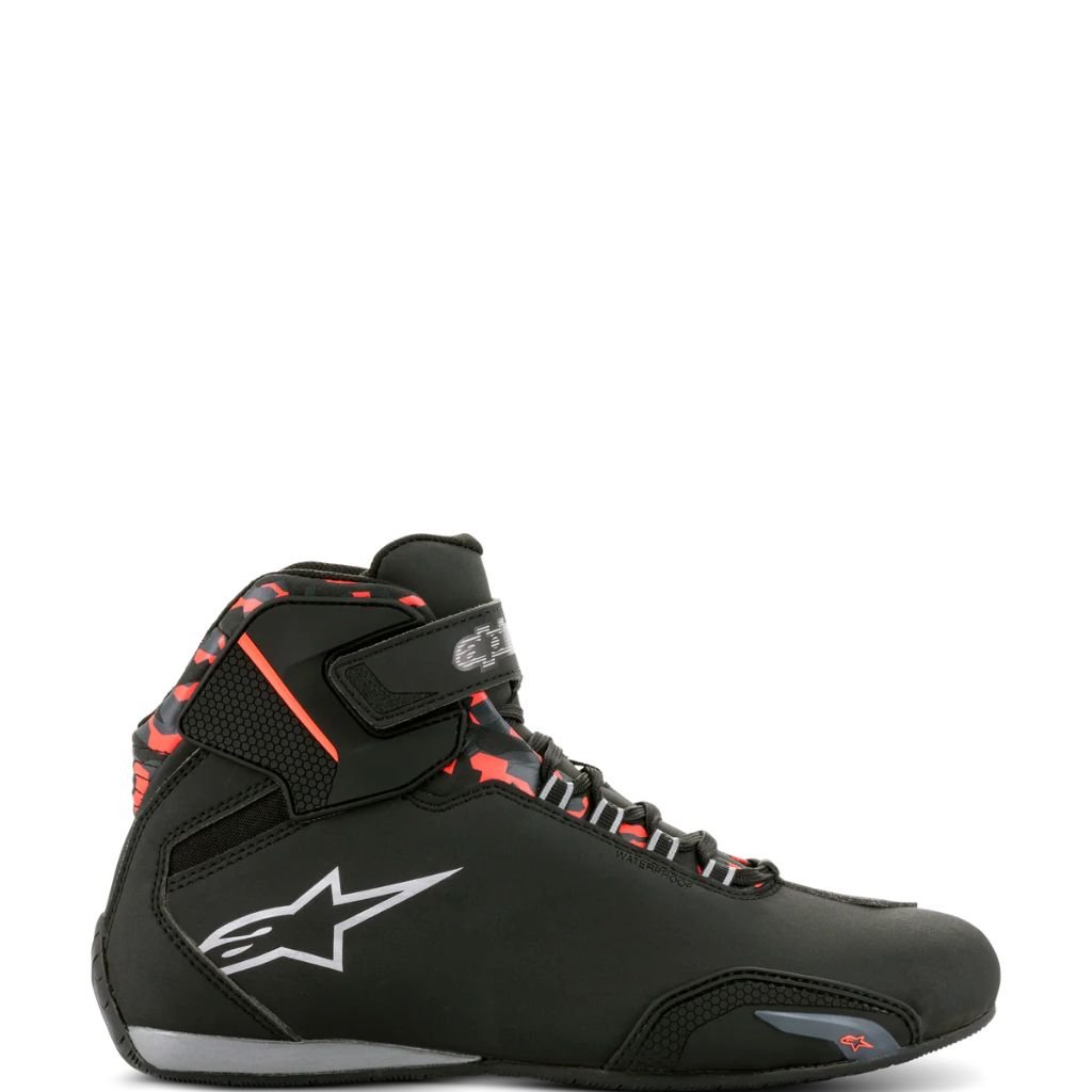 ALPINESTARS SEKTOR WATERPROOF SHOES IN BLACK RED FLUO WITH WEATHER-RESISTANT RIDING DESIGN ALPINESTARS SEKTOR WATERPROOF SHOES BLACK RED FLUO