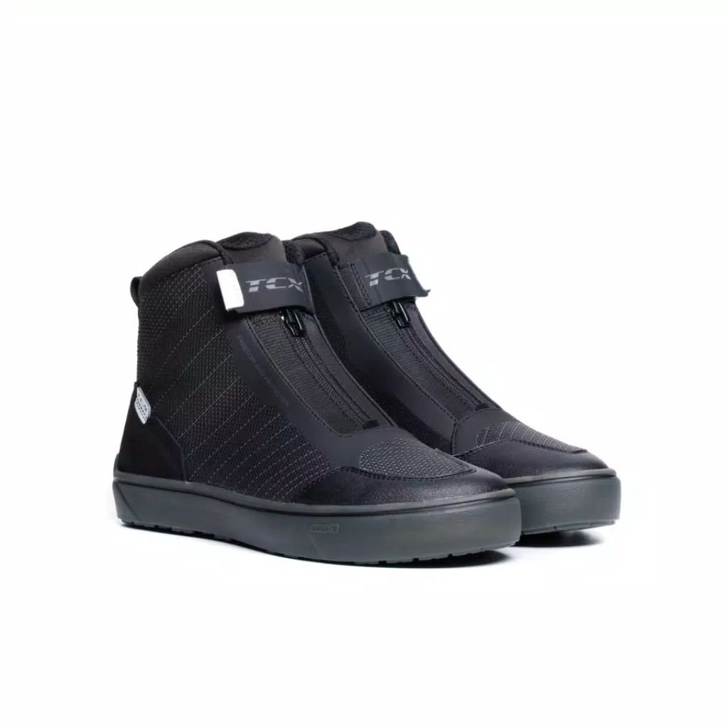 DAINESE IKASU 2 WP MEN'S WATERPROOF MOTORCYCLE SHOES FOR ALL WEATHER RIDING DAINESE IKASU 2 WP WATERPROOF MOTORCYCLE SHOES MEN